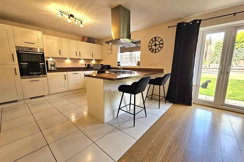 4 bedroom detached house for sale, Meek Road, Newent