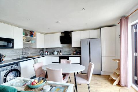 2 bedroom apartment for sale, Davis Way, Sidcup