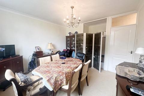 21 Links View, Sutton Coldfield, B74 3EP