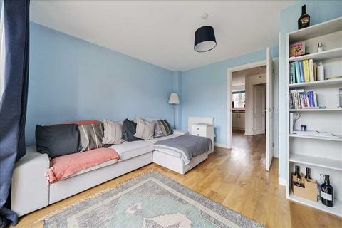 8 Observer Point Road, Overton, Basingstoke, RG25 3FA