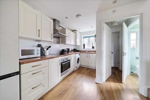 8 Observer Point Road, Overton, Basingstoke, RG25 3FA