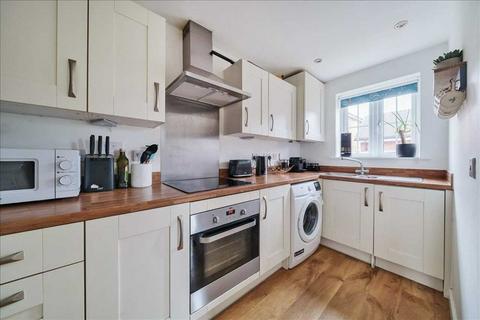8 Observer Point Road, Overton, Basingstoke, RG25 3FA