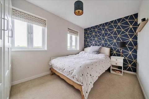 8 Observer Point Road, Overton, Basingstoke, RG25 3FA