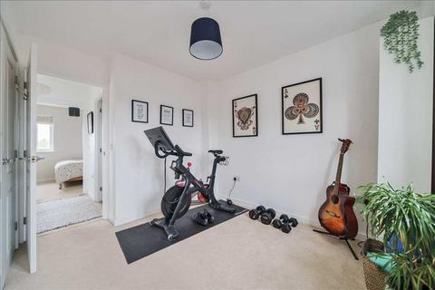 8 Observer Point Road, Overton, Basingstoke, RG25 3FA