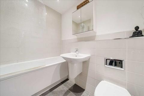 8 Observer Point Road, Overton, Basingstoke, RG25 3FA