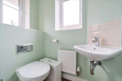8 Observer Point Road, Overton, Basingstoke, RG25 3FA