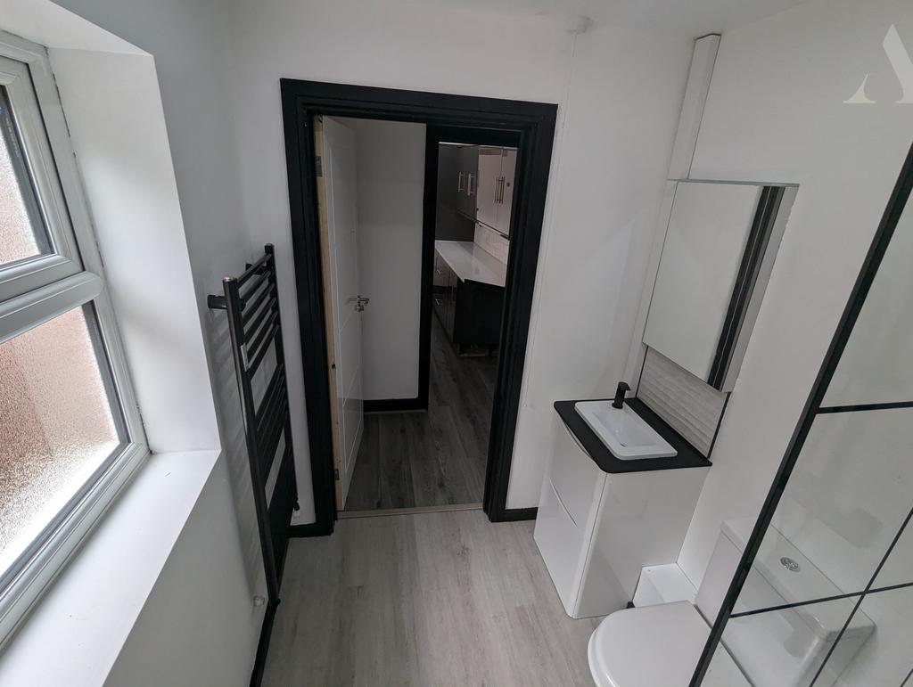 Deykin Road - Bathroom