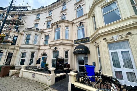 Studio to rent, Studio Ground Floor Flat, 8 The Crescent, Bridlington, YO15 2NX