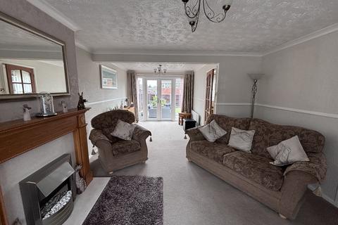 3 bedroom semi-detached house for sale, Shakespeare Close, Swadlincote, DE11