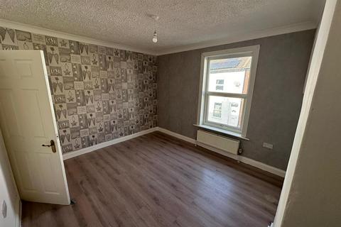 2 bedroom terraced house to rent, Halton Street, Featherstone, Pontefract