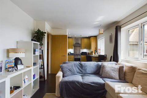 1 bedroom apartment for sale, Wapshott Road, Staines-upon-Thames, Surrey, TW18