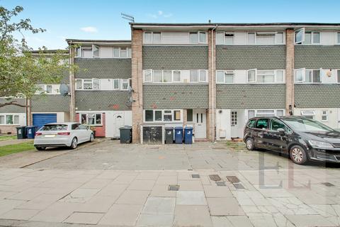 2 bedroom flat to rent, 57 Hindhead Gardens, Greater London UB5