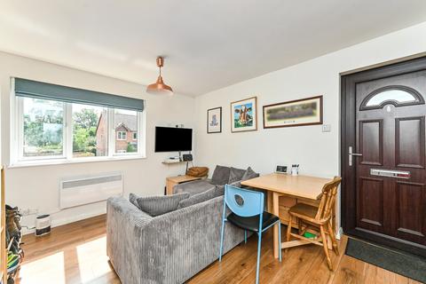 1 bedroom flat for sale, Dukes Close, Petersfield, Hampshire