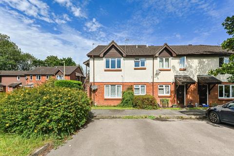 1 bedroom flat for sale, Dukes Close, Petersfield, Hampshire