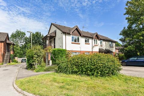 1 bedroom flat for sale, Dukes Close, Petersfield, Hampshire