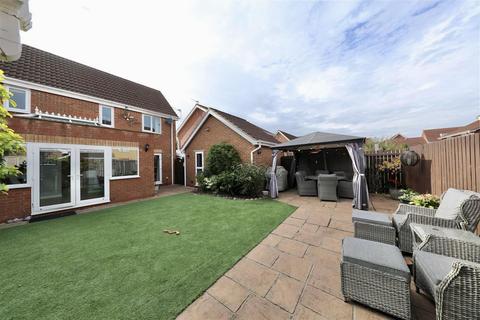 3 bedroom semi-detached house for sale, Woodheys Park, Kingswood, Hull