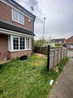 2 bedroom semi-detached house to rent, Dorrington Close, Luton LU3