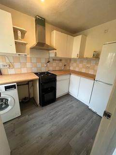 2 bedroom semi-detached house to rent, Dorrington Close, Luton LU3