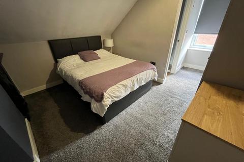 1 bedroom in a house share to rent, Morley, Leeds LS27