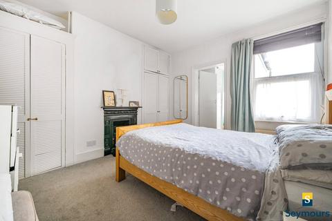 12 Chestnut Road, Guildford, GU1 1HG