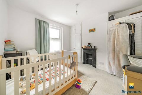12 Chestnut Road, Guildford, GU1 1HG