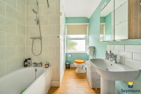 12 Chestnut Road, Guildford, GU1 1HG