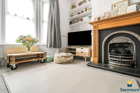 undefined, Chestnut Road, Surrey GU1