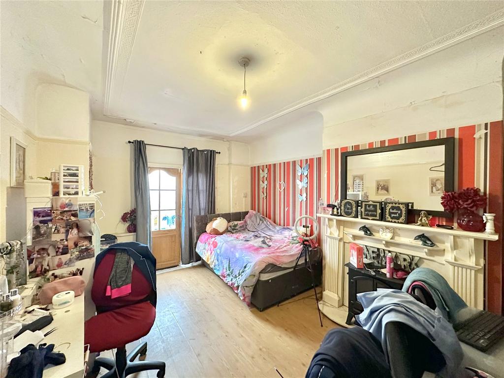 Grant Road, Swanside, Liverpool, L14 3 bed semidetached house for sale