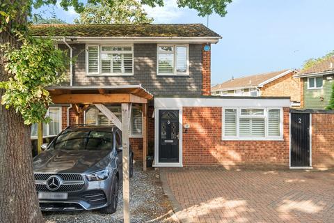 3 bedroom semi-detached house for sale, Hawbeck Road, Gillingham, Kent, ME8