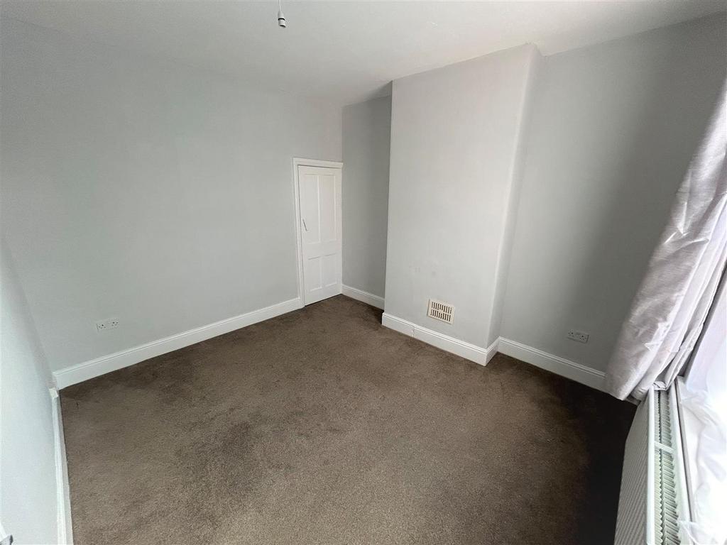 Rear bedroom 2.jpg