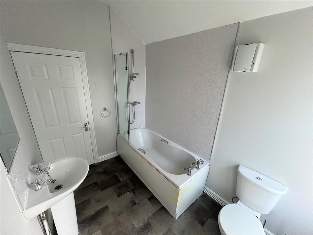 Bathroom 2.jpg