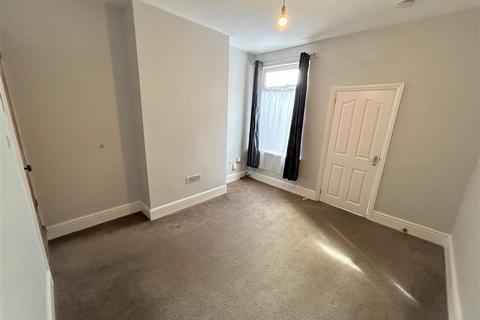 2 bedroom house to rent, Linden Road, Smethwick, West Midlands