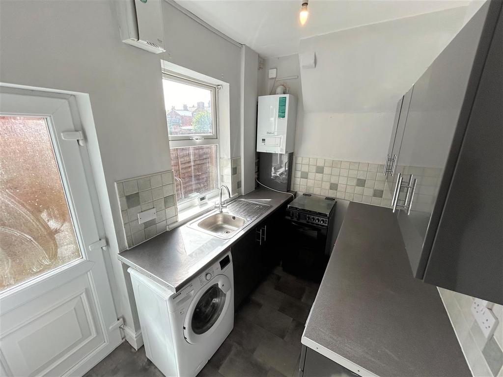 Kitchen 2.jpg