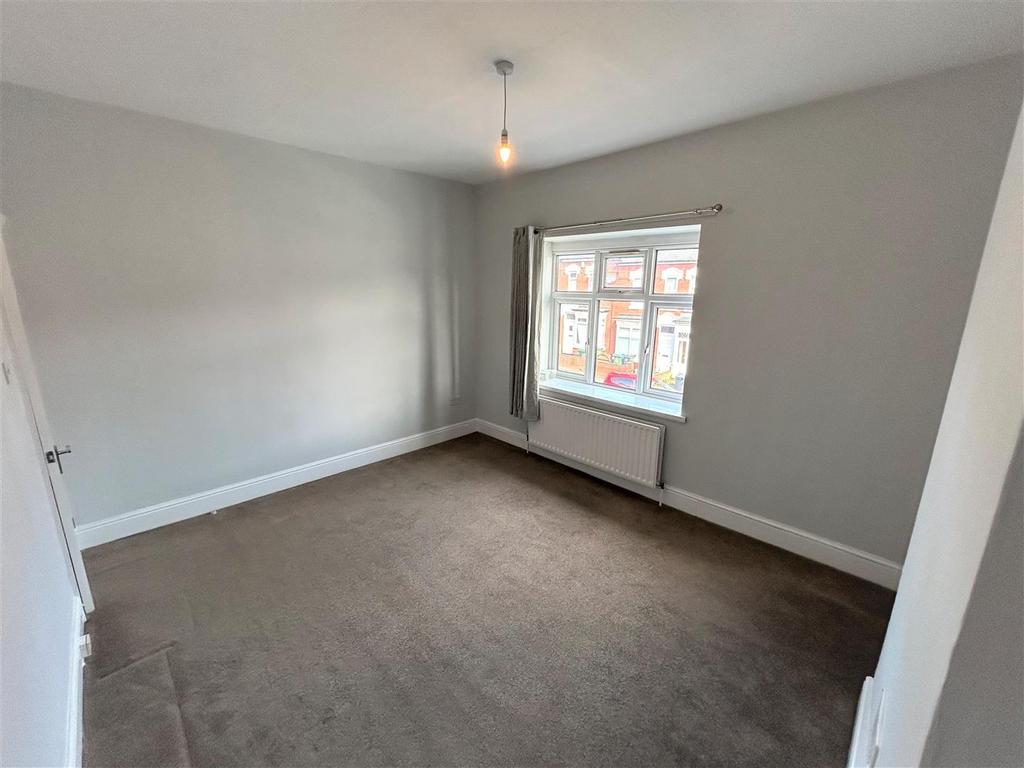 Front bedroom 2.jpg