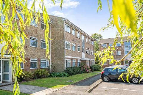 2 bedroom flat for sale, Jordans Close, Guildford GU1