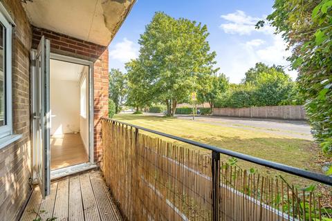 2 bedroom flat for sale, Jordans Close, Guildford GU1