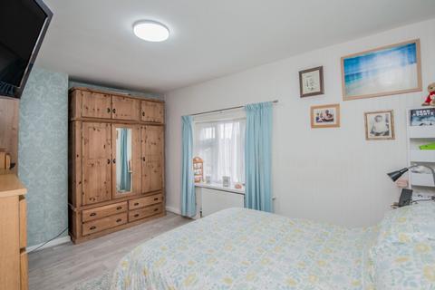 25 Hammond Crescent, Drighlington, Bradford, BD11 1AD
