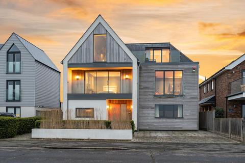 58 Marine Parade, Whitstable, CT5 2BD