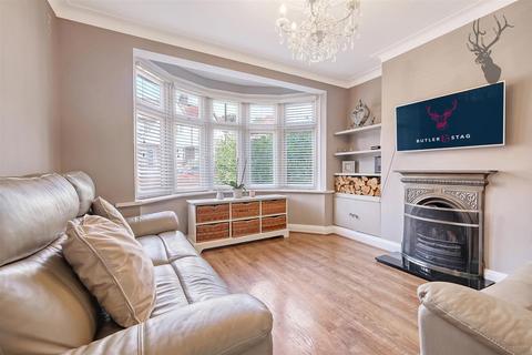 4 bedroom house to rent, Fairlight Avenue, London E4