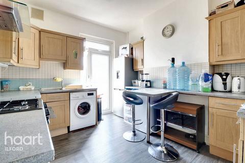 2 bedroom flat for sale, Windsor Road, Ilford