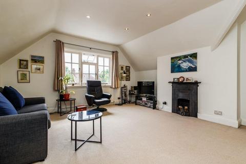 3 bedroom flat for sale, Ferncroft Avenue, Hampstead, NW3