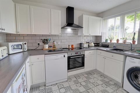 11 Birdwood Close, Abbeymead, Gloucester, GL4 5UF