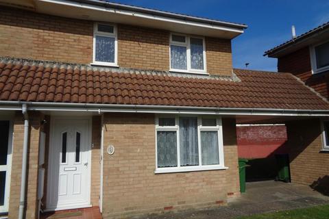 2 bedroom terraced house to rent, St Crispians, Seaford