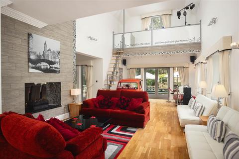 8 bedroom detached house for sale, Wood Lane, Leeds LS18