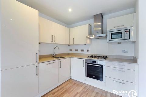 2 bedroom flat to rent, Old Park Road, London, N13