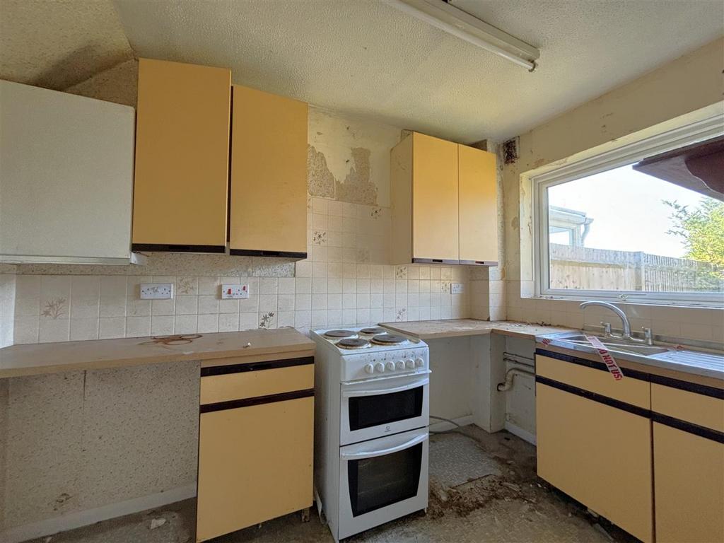 Downs View, Peacehaven 2 bed terraced house for sale £275,000
