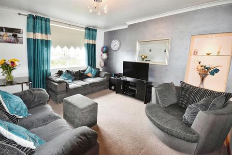 3 bedroom flat for sale, Broom Drive, West Dunbartonshire G81