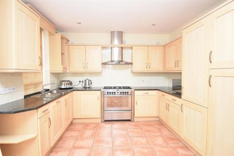 3 bedroom terraced house to rent, Grosvenor Park, Bootham