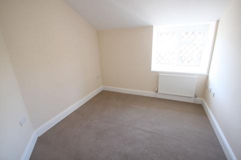 2 bedroom link detached house to rent, West Way Gardens, Croydon, CR0