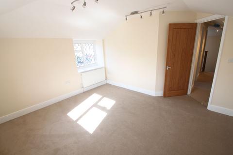 2 bedroom link detached house to rent, West Way Gardens, Croydon, CR0